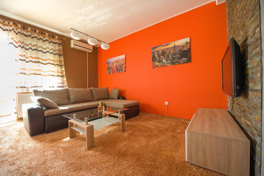 Orange Apartment Újvidék Szoba fotó