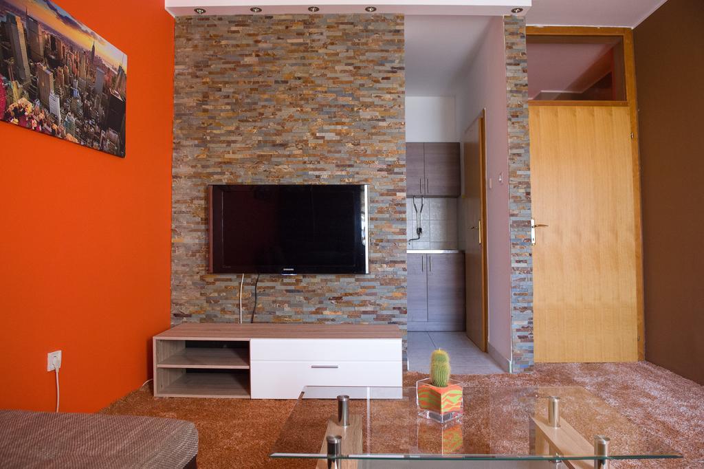 Orange Apartment Újvidék Szoba fotó